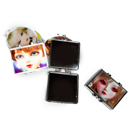 Зеркало глаз мал.